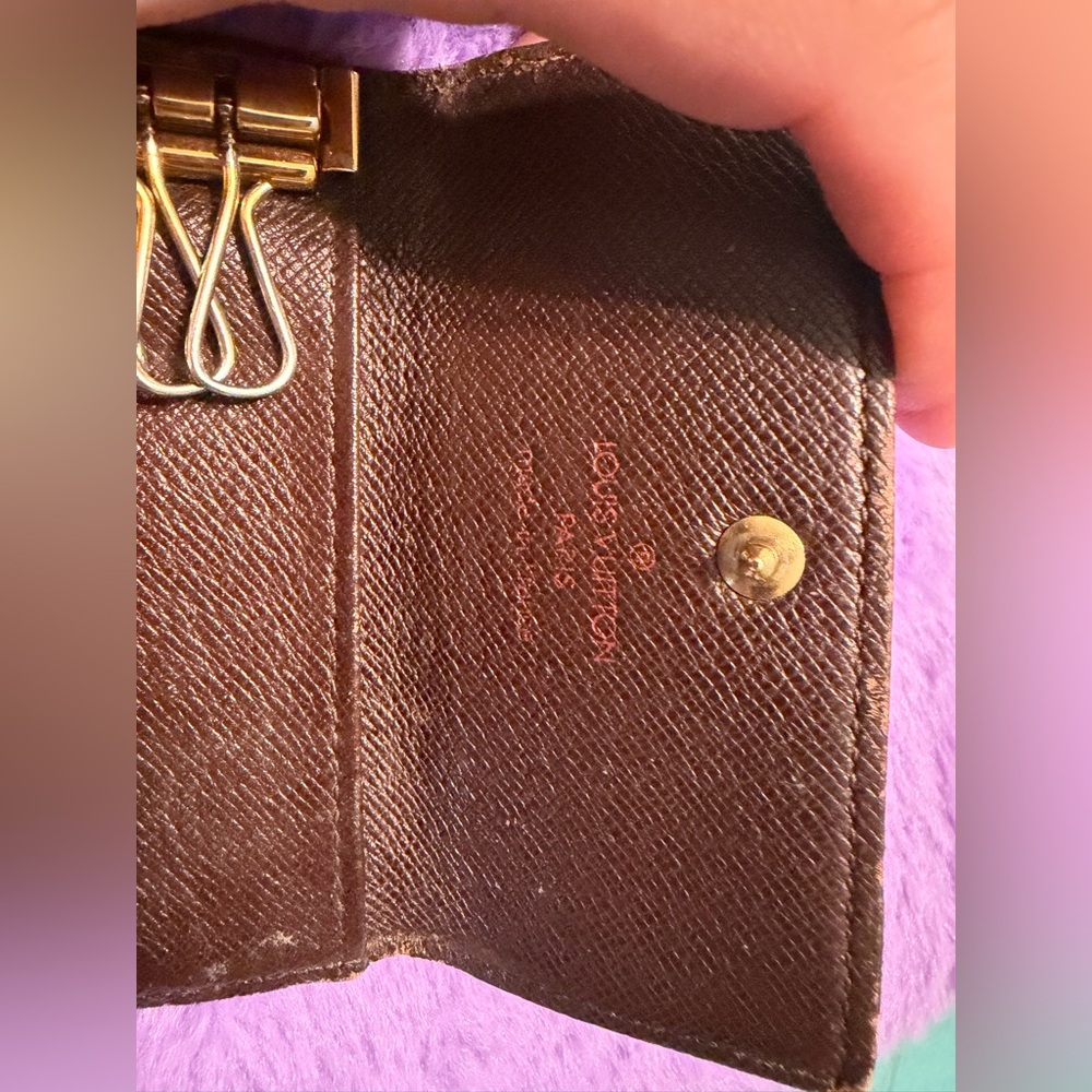 Louis Vuitton 4 Key Holder - Picture 6 of 10